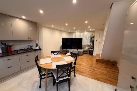 3 bedroom end of terrace house to rent, Crayford Close, London E6