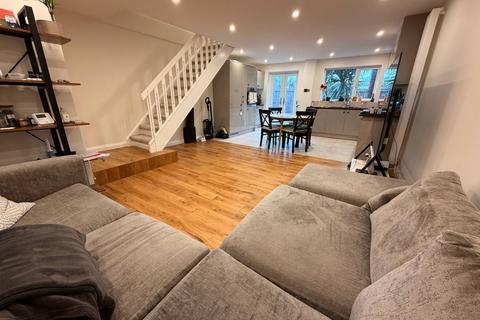 3 bedroom end of terrace house to rent, Crayford Close, London E6