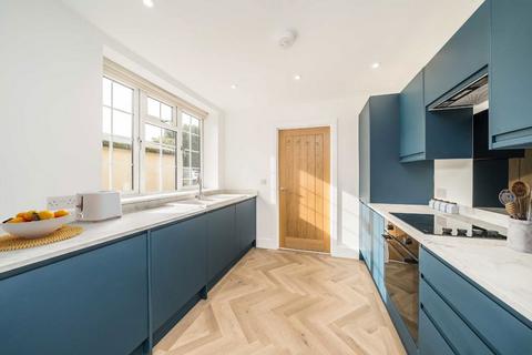 1 bedroom flat for sale, High Street, Thames Ditton KT7