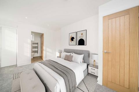1 bedroom flat for sale, High Street, Thames Ditton KT7