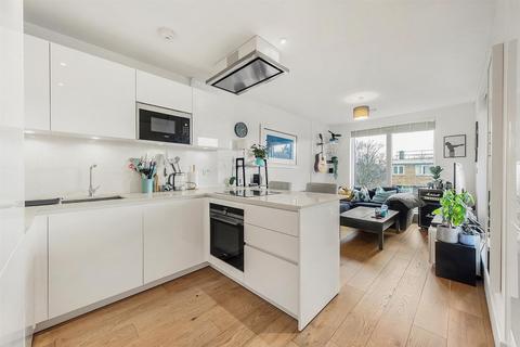 2 bedroom flat to rent, Brixton Water Lane, SW2