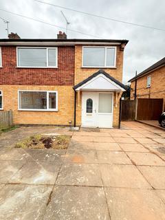 3 bedroom semi-detached house to rent, Westover Road, Leicester LE3