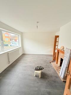 3 bedroom semi-detached house to rent, Westover Road, Leicester LE3