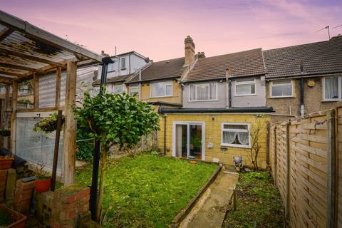 3 bedroom terraced house for sale, Whitton Avenue East, Greenford