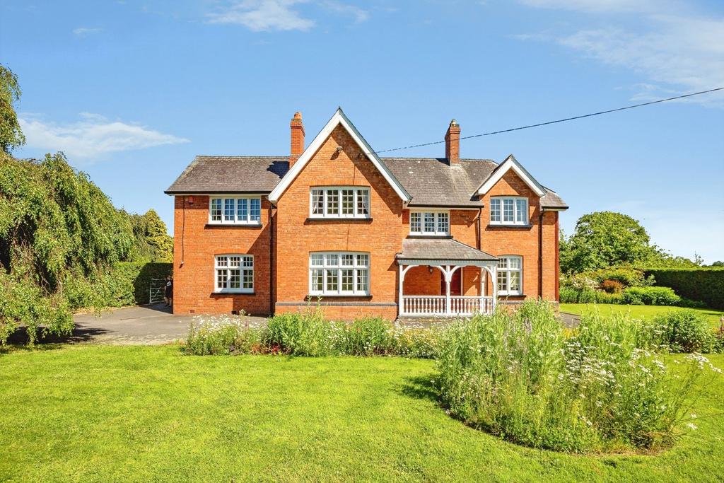 5 bedroom detached house for sale