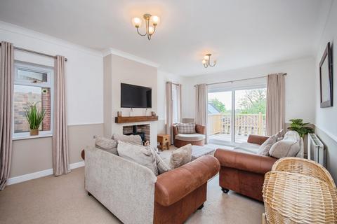 undefined, Clos Y Dderwen, Llanelli SA14
