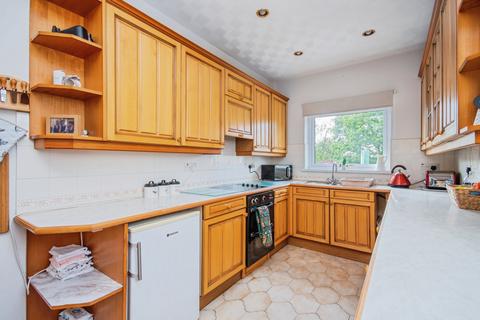 undefined, Clos Y Dderwen, Llanelli SA14