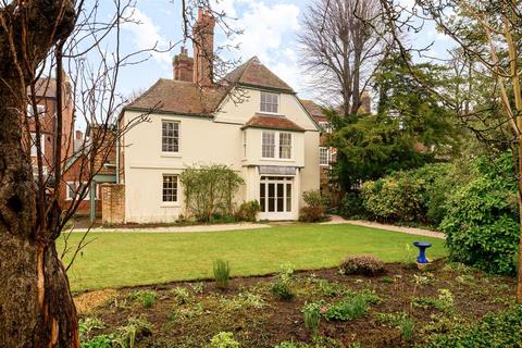 5 bedroom detached house to rent, 58 St. Peters Street, Canterbury CT1