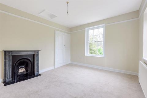 5 bedroom detached house to rent, 58 St. Peters Street, Canterbury CT1