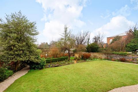 5 bedroom detached house to rent, 58 St. Peters Street, Canterbury CT1