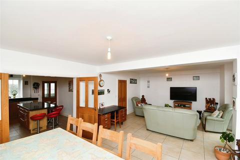 undefined, Trefdraeth, Newport SA42