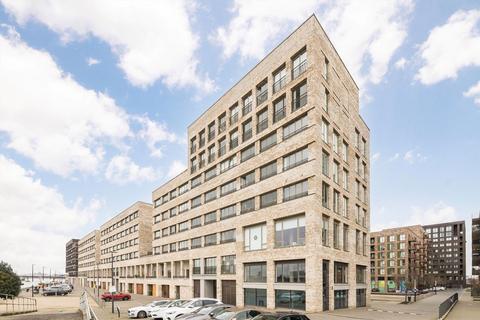 2 bedroom flat to rent, Lock Side Way, London E16
