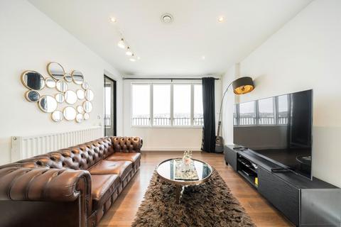2 bedroom flat to rent, Lock Side Way, London E16