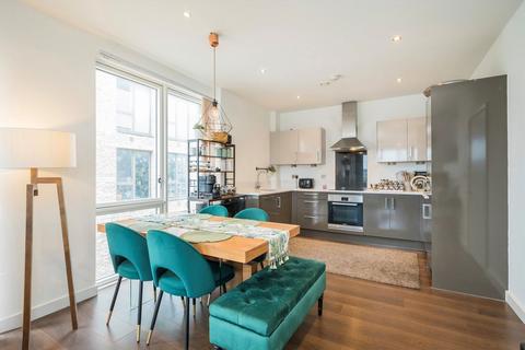 2 bedroom flat to rent, Lock Side Way, London E16