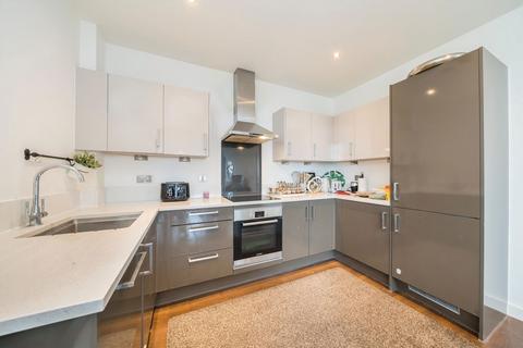 2 bedroom flat to rent, Lock Side Way, London E16