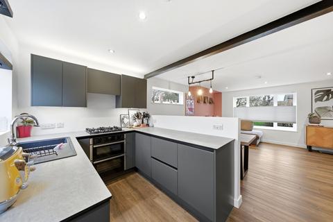2 bedroom flat for sale, Gilbert Close, Cambridge, CB4