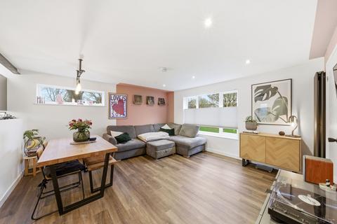 2 bedroom flat for sale, Gilbert Close, Cambridge, CB4