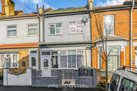 4 bedroom terraced house for sale, Blenheim Road, Walthamstow E17