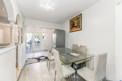 4 bedroom terraced house for sale, Blenheim Road, Walthamstow E17