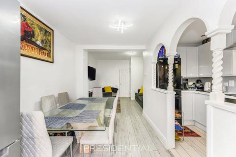 4 bedroom terraced house for sale, Blenheim Road, Walthamstow E17