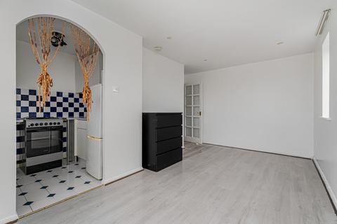 1 bedroom flat for sale, Streamside Close, London