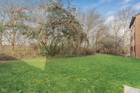 1 bedroom flat for sale, Streamside Close, London