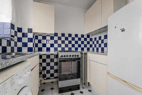 1 bedroom flat for sale, Streamside Close, London