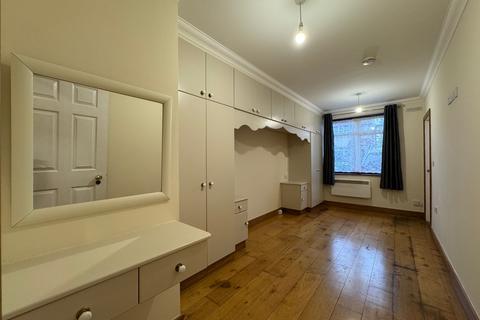 1 bedroom flat to rent, Constable Gardens, Edgware, HA8