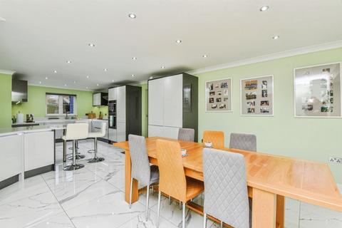 4 bedroom detached house for sale, Bashkir Road, Westbury