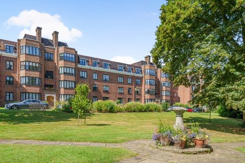 4 bedroom flat to rent, Manor Fields, Putney, London, SW15