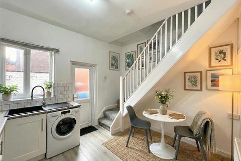 2 bedroom terraced house to rent, Dane Road, Sale