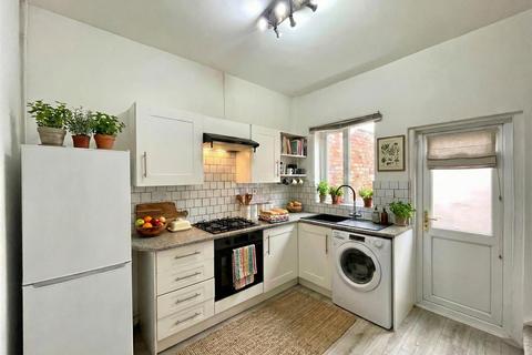 2 bedroom terraced house to rent, Dane Road, Sale