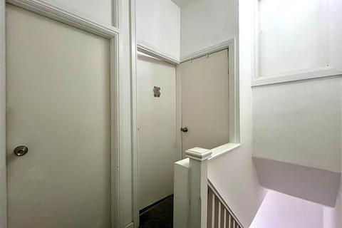 2 bedroom terraced house to rent, Dane Road, Sale