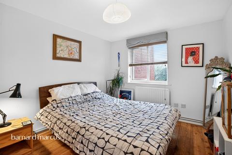 2 bedroom flat for sale, Bream Close, London