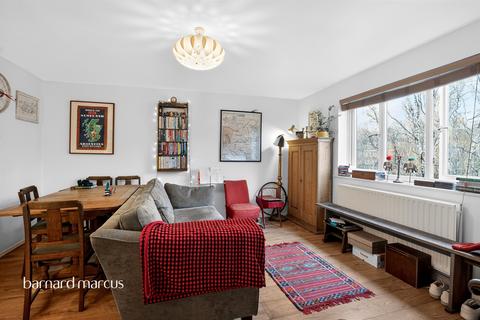 2 bedroom flat for sale, Bream Close, London