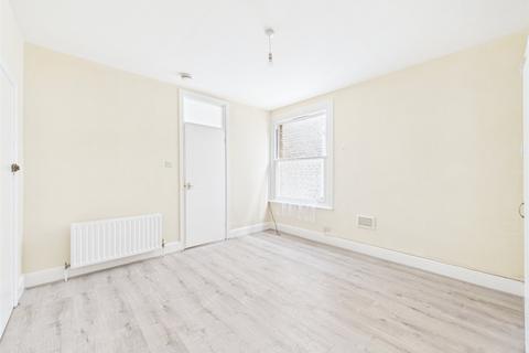 1 bedroom apartment to rent, Denton Road, East Twickenham