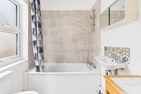 1 bedroom apartment to rent, Denton Road, East Twickenham