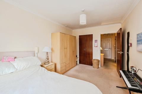 1 bedroom flat for sale, Parklands Court, Abertawe SA2