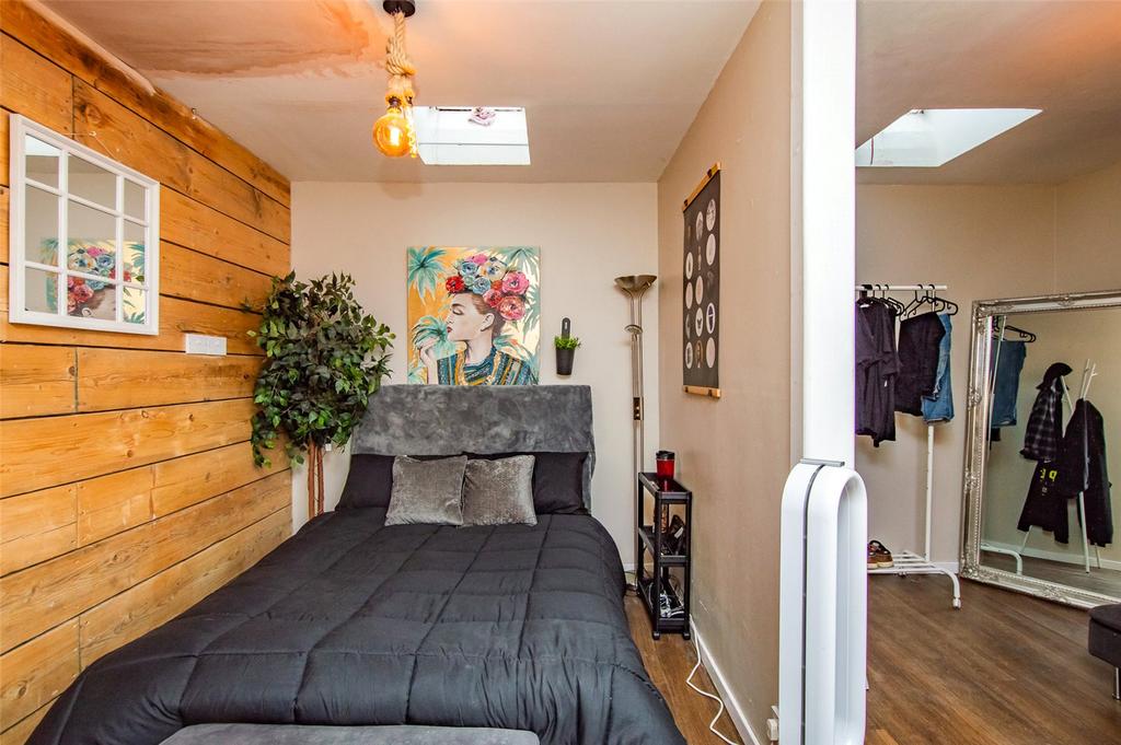 Annexe Main Bedroom