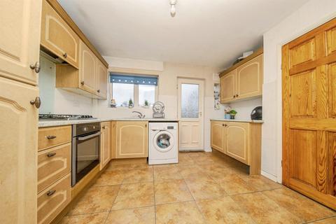 3 bedroom end of terrace house for sale, Hawthorn Avenue, Colchester