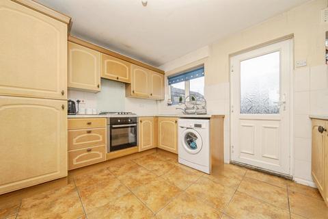 3 bedroom end of terrace house for sale, Hawthorn Avenue, Colchester