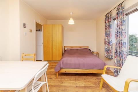 Studio for sale, Lichfield Down, Walnut Tree, Milton Keynes