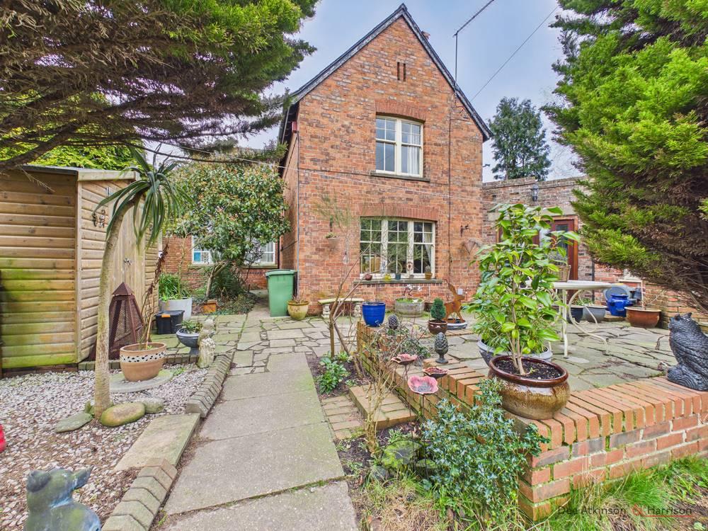 2 Bedroom House - semi-detached for Sale