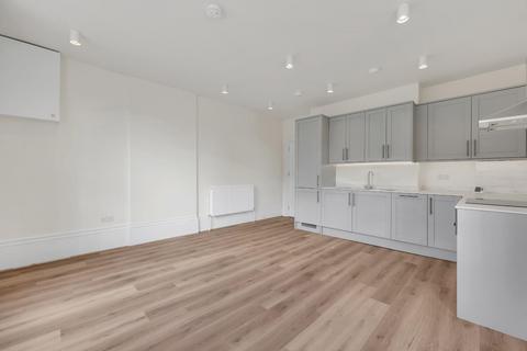 2 bedroom flat to rent, New Cross Road, London, SE14