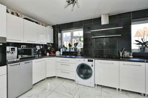 3 bedroom semi-detached house for sale, Waverley Place, Worksop