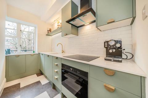 1 bedroom flat for sale, Vicarage Gate, London W8