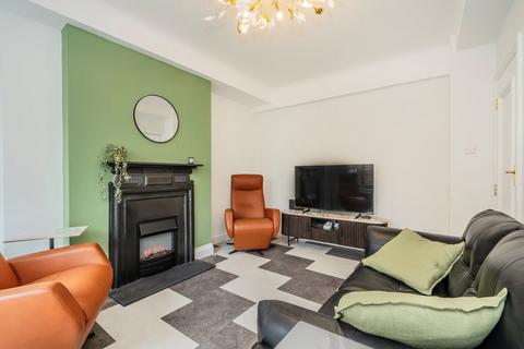 1 bedroom flat for sale, Vicarage Gate, London W8