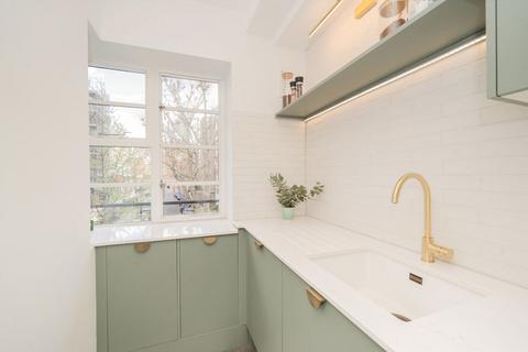 1 bedroom flat for sale, Vicarage Gate, London W8