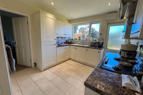 4 bedroom bungalow for sale, Green Close, Milford Haven SA73