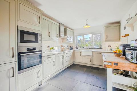 4 bedroom bungalow for sale, The Beacon, Dyfed SA73